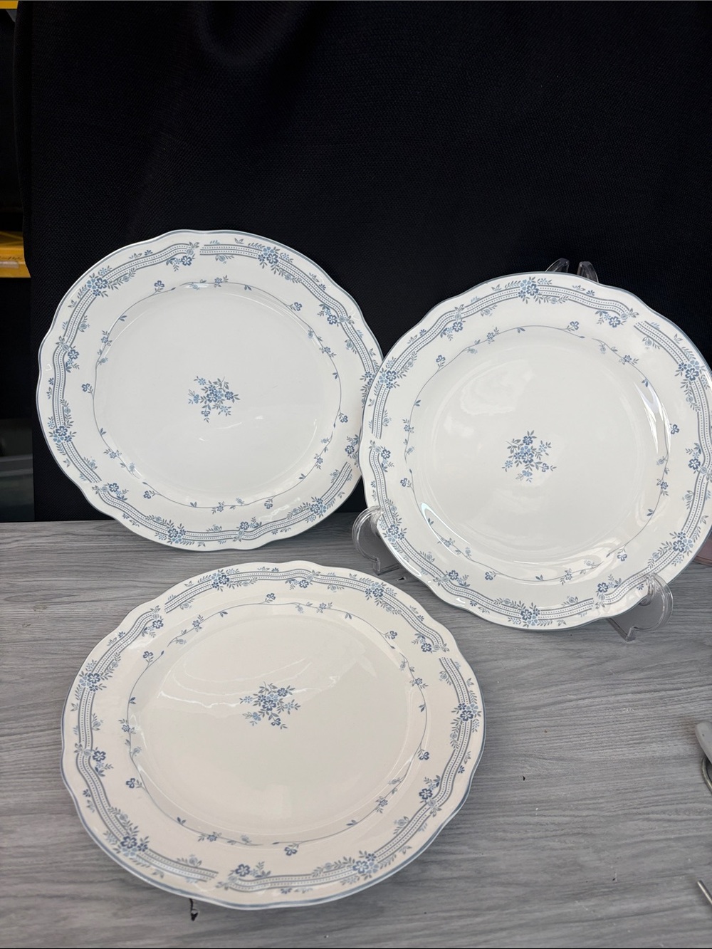 Noritake White and Light Blue Floral Scalloped Dinner Plates Set